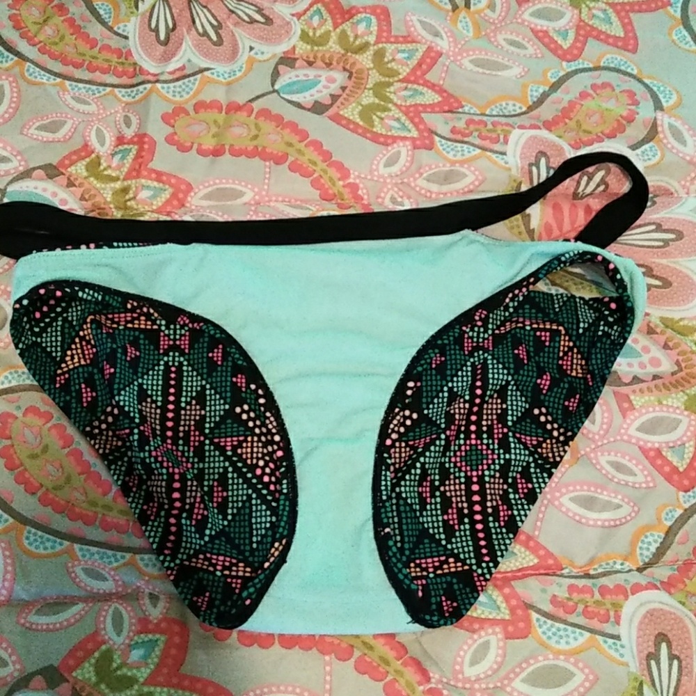 Swimsuit - Picture 4 of 4